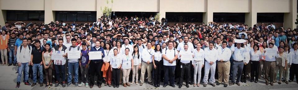 Imagen del personal y alumnos de la UTCV